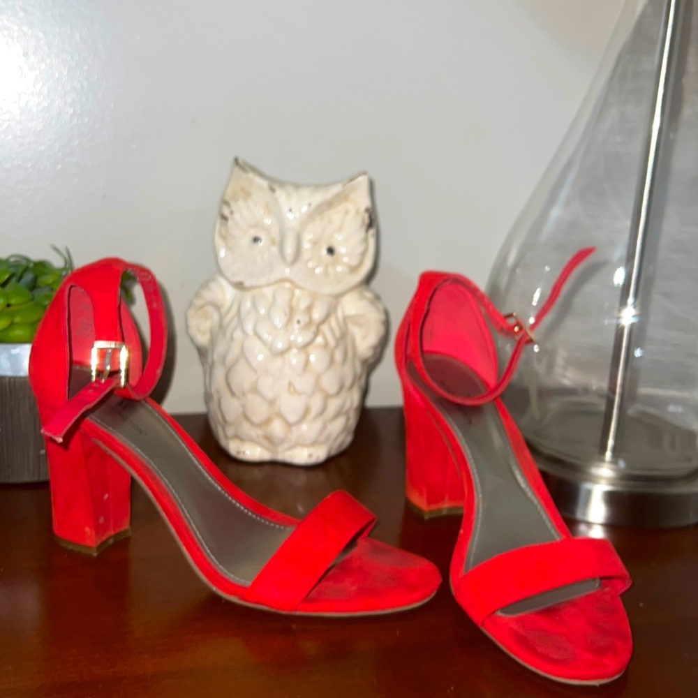 Stunning bright red Worthington Heels! Size 7.5